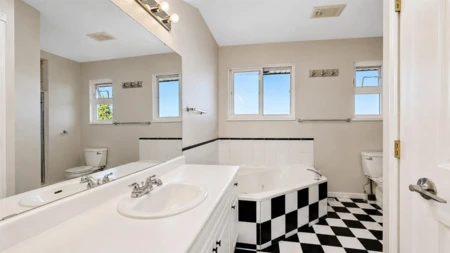 Office / Den Photo of 823 Burnaby Street, New Westminster, BC