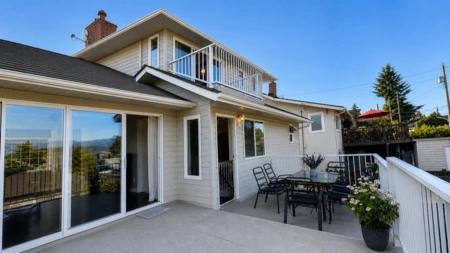 Outdoor Deck Photo of 823 Burnaby Street, New Westminster, BC
