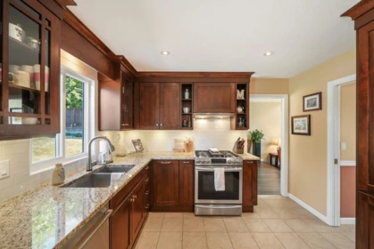 Breakfast Nook Photo of 18261 54 Avenue, Surrey, BC