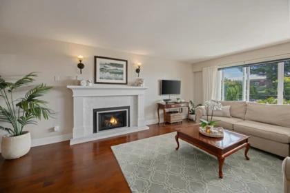 Breakfast Nook Photo of 204 15070 Prospect Avenue, White Rock, BC