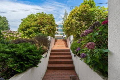 204 15070 Prospect Avenue, White Rock, BC, White Rock — Apartment/Condo for sale