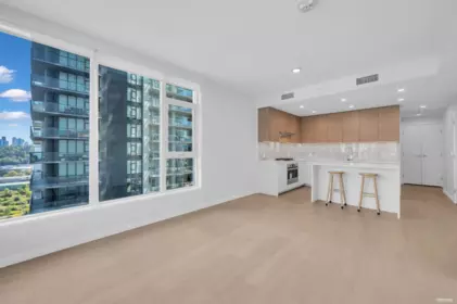 1611 2108 Gilmore Avenue, Burnaby, BC, Burnaby — Apartment/Condo for sale