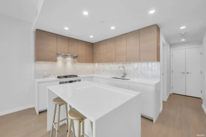 Kitchen Island Photo of 1611 2108 Gilmore Avenue, Burnaby, BC
