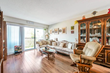 Kitchen Island Photo of 105 46195 Cleveland Avenue, Chilliwack, BC