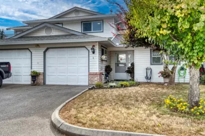 Exterior Rear Photo of 5 32165 7 Avenue, Mission, BC