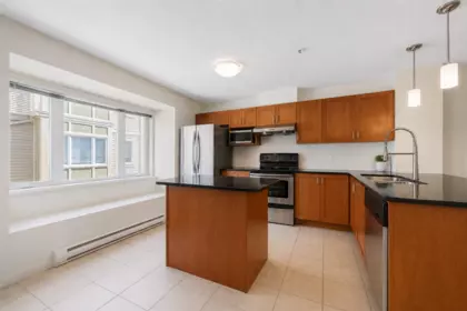 Kitchen Island Photo of 7 6498 Elgin Avenue, Burnaby, BC