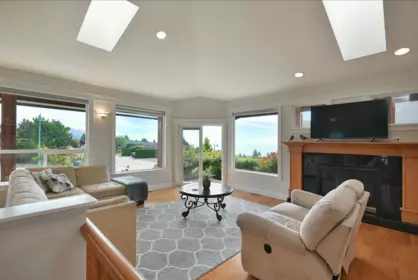 Breakfast Nook Photo of 6277 Baillie Road, Sechelt, BC