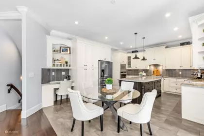Kitchen Island Photo of 16332 26b Avenue, Surrey, BC