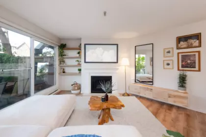 Dining Area Photo of 112 2020 W 8th Avenue, Vancouver, BC