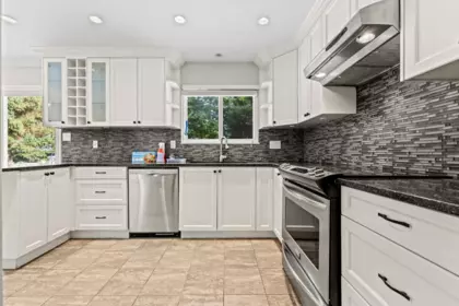 15469 22 Avenue, Surrey, BC, Surrey — Single Family Residence for sale