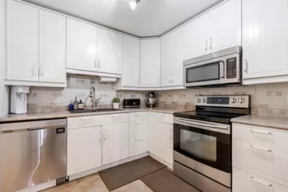 Kitchen Island Photo of 202 9688 148 Street, Surrey, BC