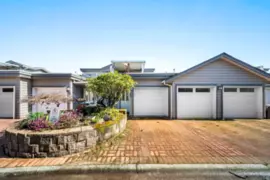 20 323 Governors Court, New Westminster, BC