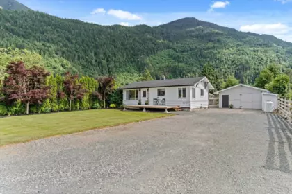 58458 Mckay Road, Laidlaw, BC, Laidlaw — Single Family Residence for sale