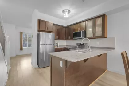 Kitchen Photo of 235 13958 108 Avenue, Surrey, BC
