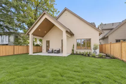 Hot Tub / Spa Photo of 2 23787 40 Avenue, Langley, BC