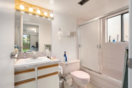 Guest Bathroom Photo of 7340 Schaefer Avenue, Richmond, BC