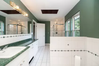 Entry Foyer Photo of 34420 Kirkpatrick Avenue, Mission, BC