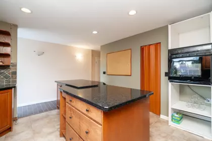 Walk-In Closet Photo of 34420 Kirkpatrick Avenue, Mission, BC