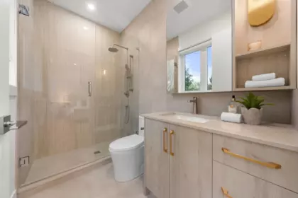 Swimming Pool Photo of 1 1582 E 2nd Avenue, Vancouver, BC