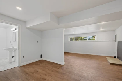Entry Foyer Photo of 517 Ailsa Avenue, Port Moody, BC