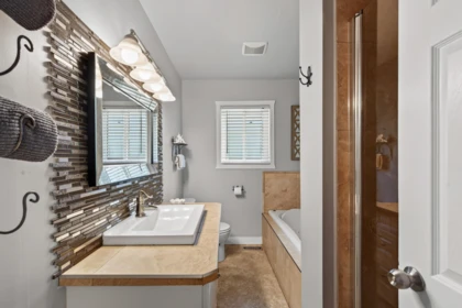 Guest Bathroom Photo of 517 Ailsa Avenue, Port Moody, BC