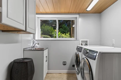 Staircase Photo of 517 Ailsa Avenue, Port Moody, BC