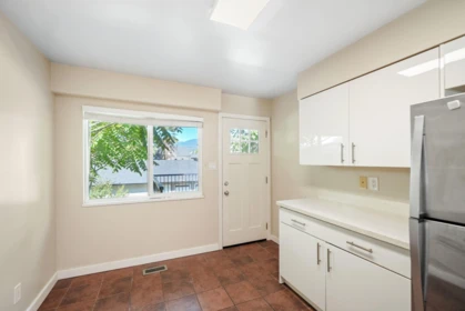 Kitchen Photo of 1683 Suffolk Avenue, Port Coquitlam, BC