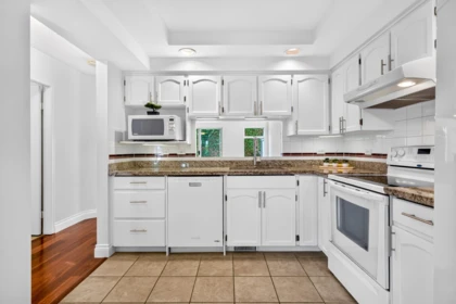 Kitchen Island Photo of 3 8540 Blundell Road, Richmond, BC