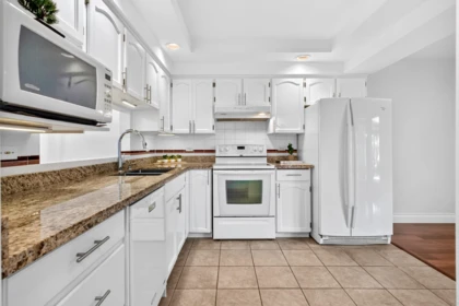 Kitchen Photo of 3 8540 Blundell Road, Richmond, BC