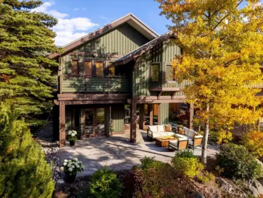 8107 Muirfield Crescent, Whistler, BC, Whistler — Single Family Residence for sale