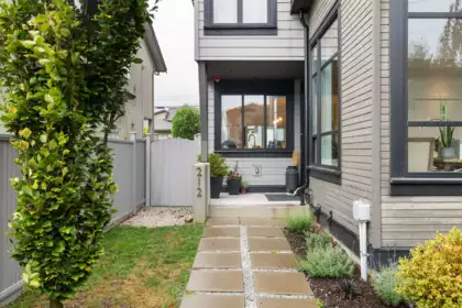212 E 21st Street, North Vancouver, BC, North vancouver — Half Duplex for sale