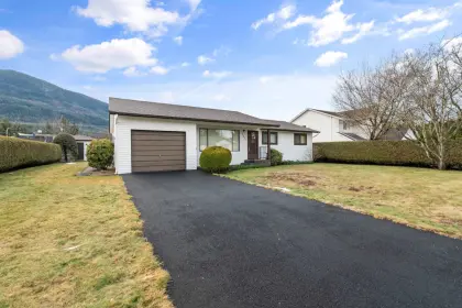 42230 Corona Avenue, Yarrow, BC, Yarrow — Single Family Residence for sale