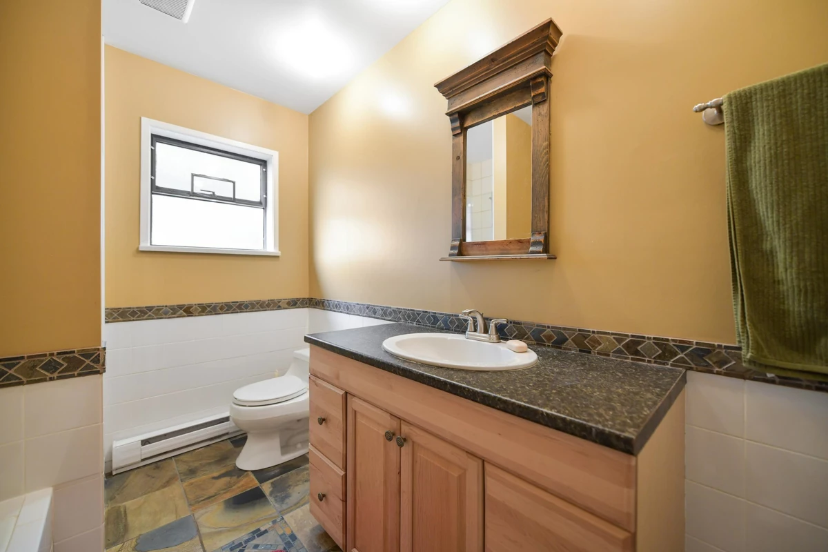 Breakfast Nook Photo of 524 Bay Turnabout, Mayne Island, BC