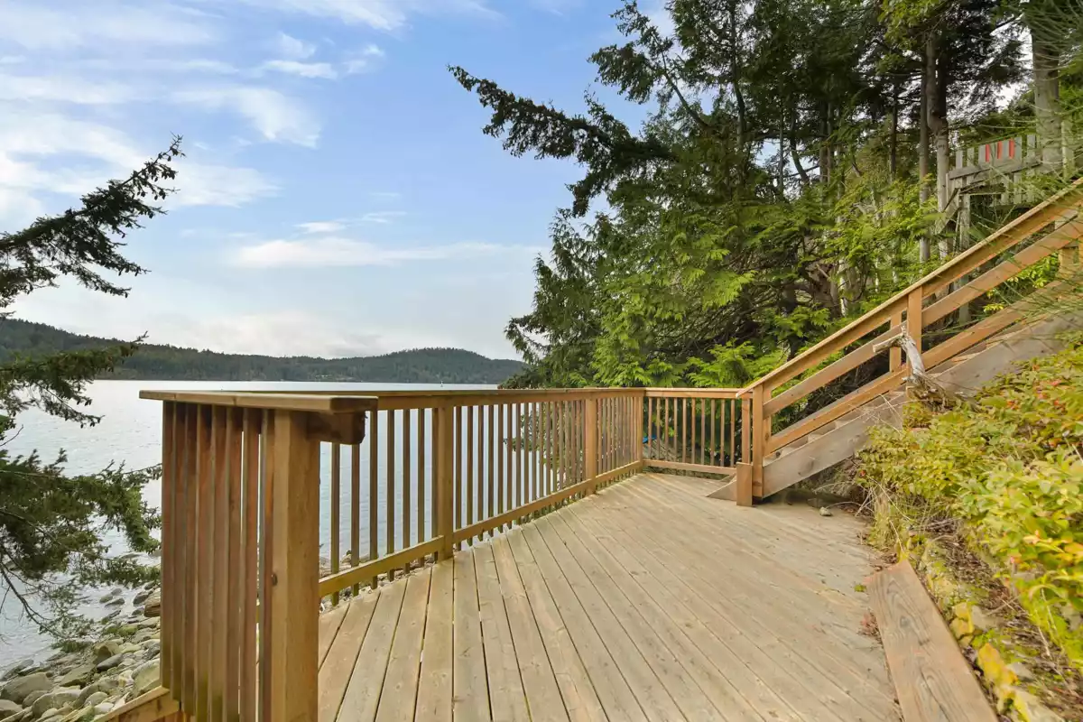 Front Yard Photo of 524 Bay Turnabout, Mayne Island, BC