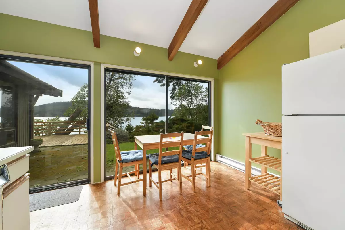 Primary Bathroom Photo of 524 Bay Turnabout, Mayne Island, BC