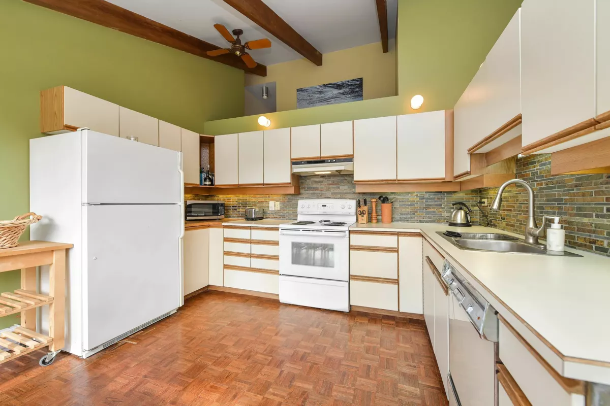 Primary Bedroom Photo of 524 Bay Turnabout, Mayne Island, BC