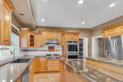 1733 Sugarpine Court, Coquitlam, BC, Coquitlam — Single Family Residence for sale