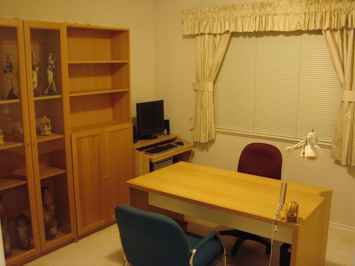 Walk-In Closet Photo of 5511 Cantrell Road, Richmond, BC