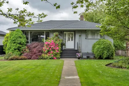 8665 12th Avenue, Burnaby, BC, Burnaby — Single Family Residence for sale