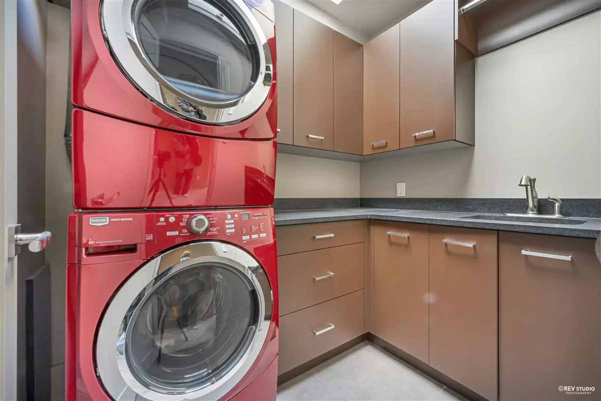 Entry Foyer Photo of 14523 Magdalen Avenue, White Rock, BC