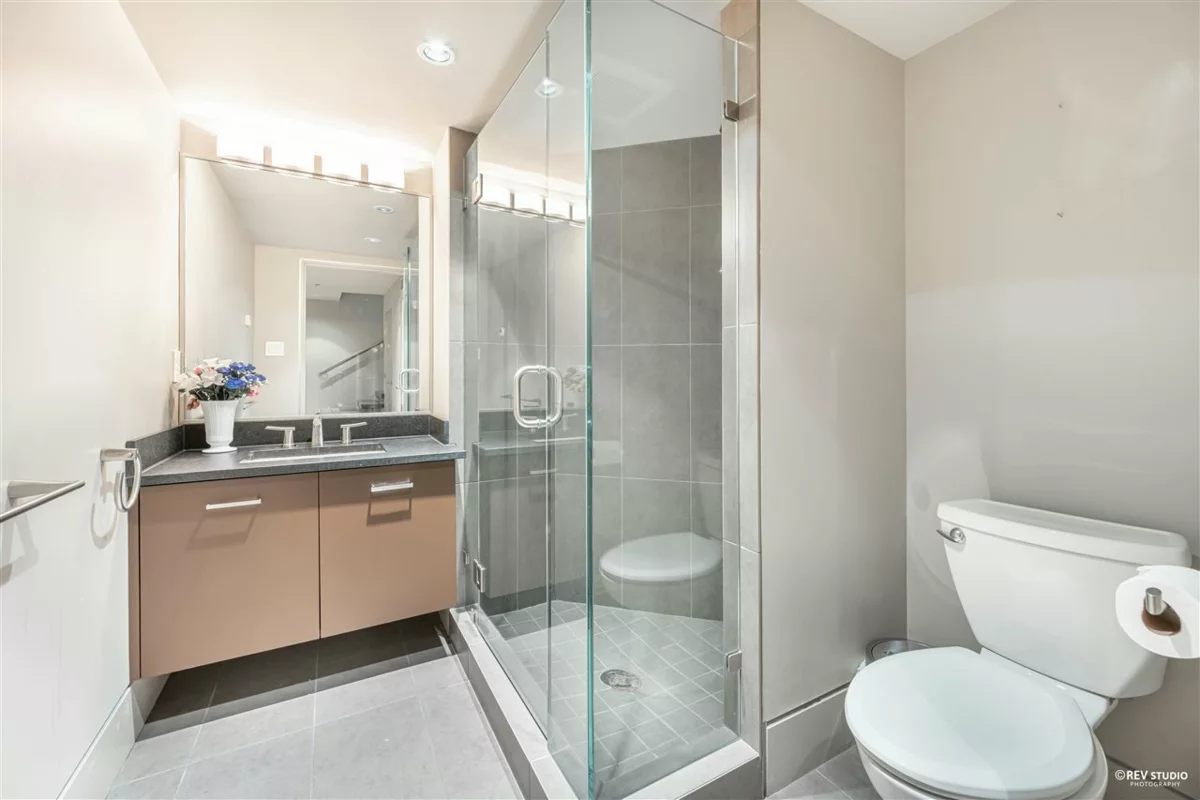 Garage Interior Photo of 14523 Magdalen Avenue, White Rock, BC