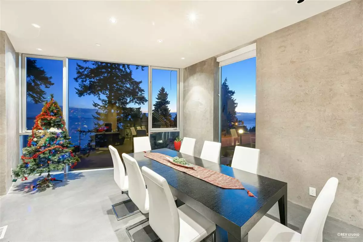 Kitchen Island Photo of 14523 Magdalen Avenue, White Rock, BC