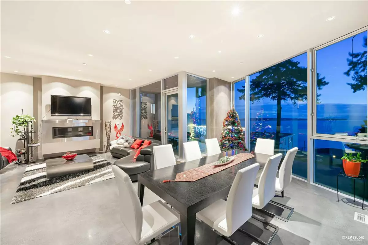 Kitchen Photo of 14523 Magdalen Avenue, White Rock, BC