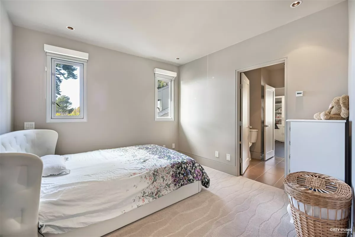 Laundry Room Photo of 14523 Magdalen Avenue, White Rock, BC