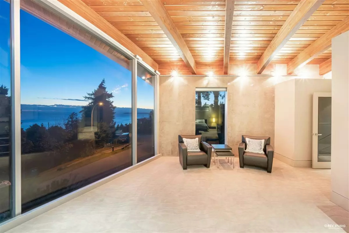 Powder Room Photo of 14523 Magdalen Avenue, White Rock, BC