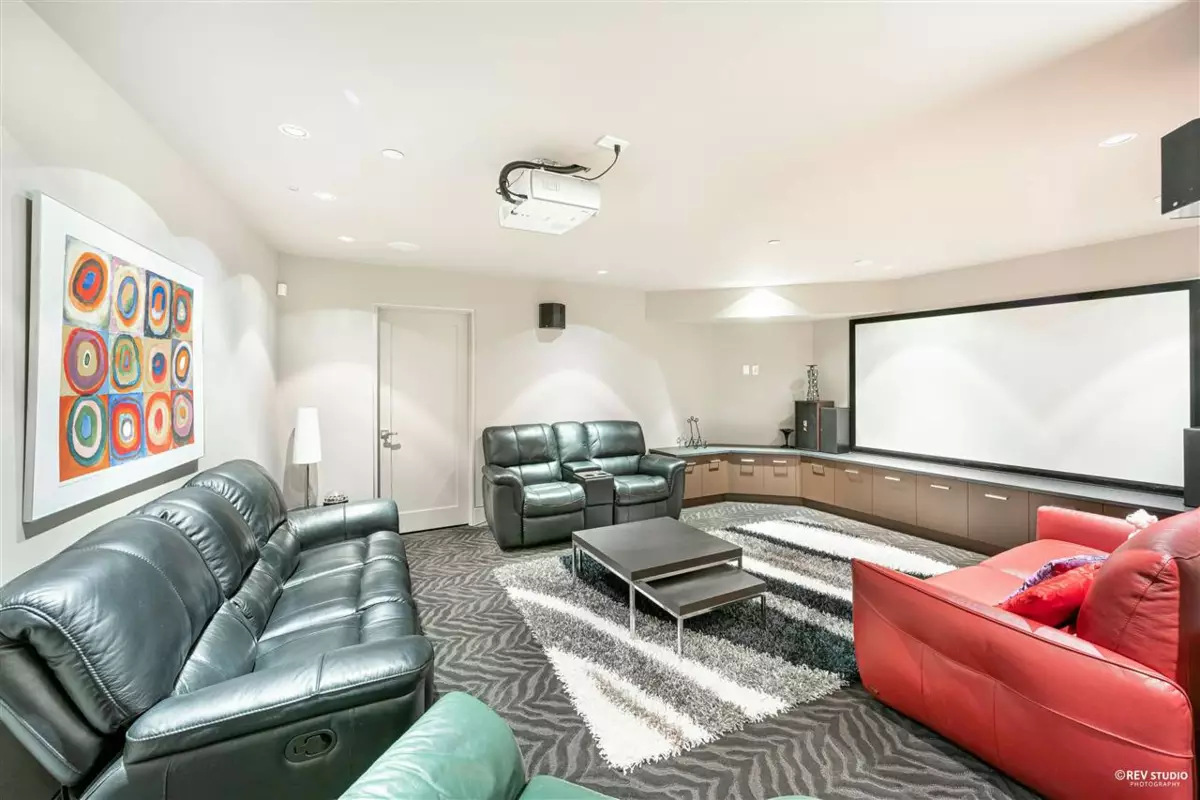 Staircase Photo of 14523 Magdalen Avenue, White Rock, BC