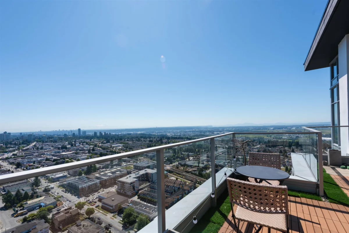 Kitchen Island Photo of 3805 6700 Dunblane Avenue, Burnaby, BC