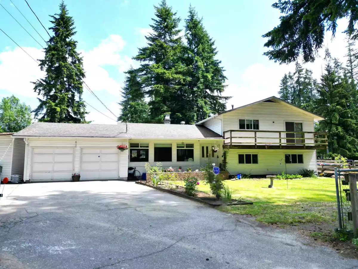 Living Room Photo of 5638 248 Street, Langley, BC