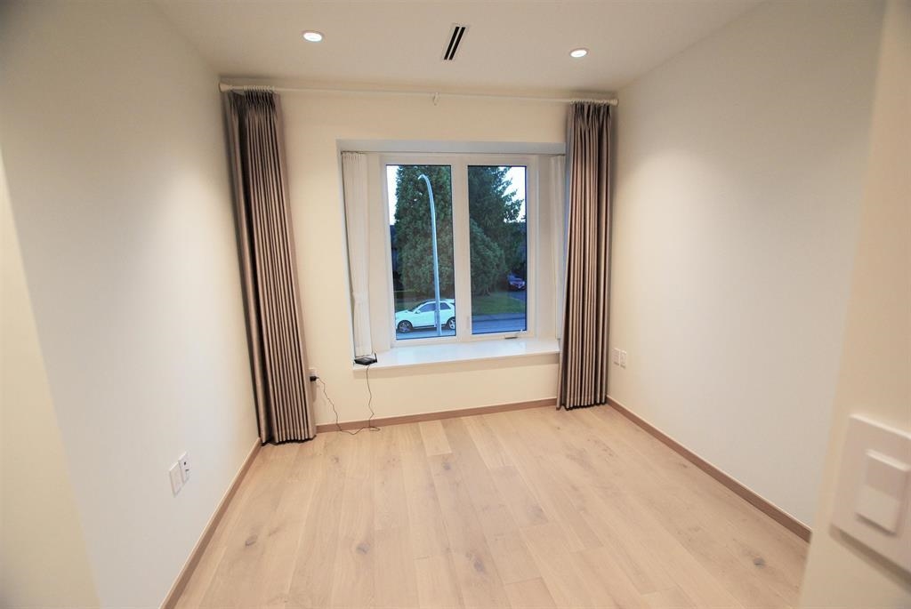 Backyard Photo of 6431 Skaha Crescent, Richmond, BC