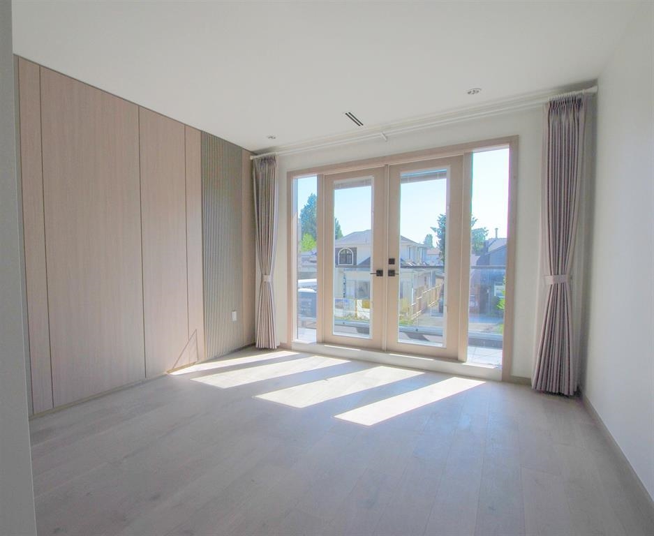 Entry Foyer Photo of 6431 Skaha Crescent, Richmond, BC